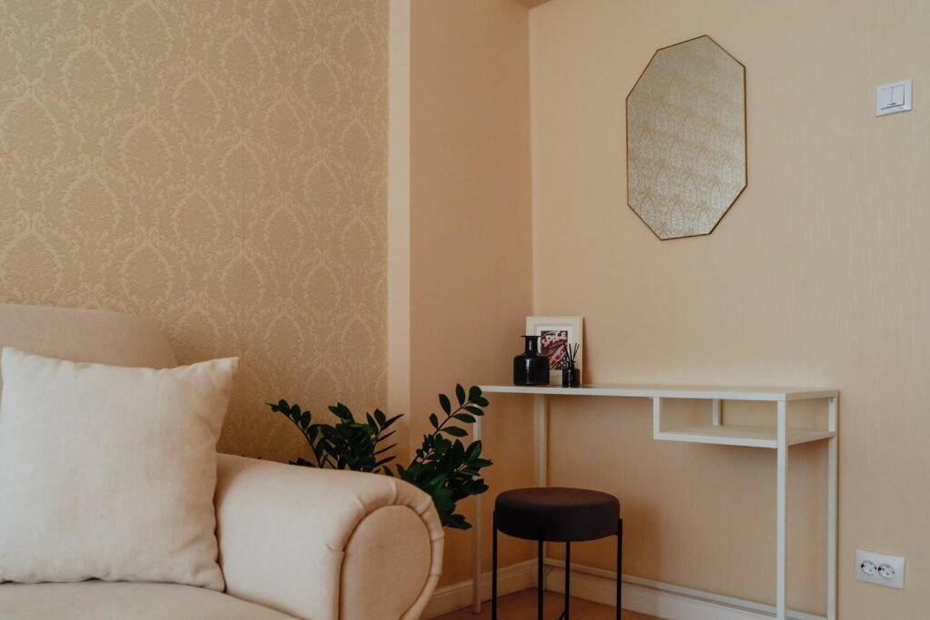 Elegant Vibes Apartment Next To Obor Market Bucharest Luaran gambar