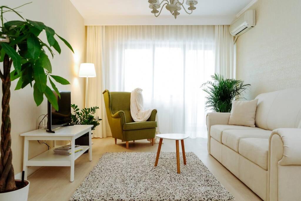 Elegant Vibes Apartment Next To Obor Market Bucharest Luaran gambar
